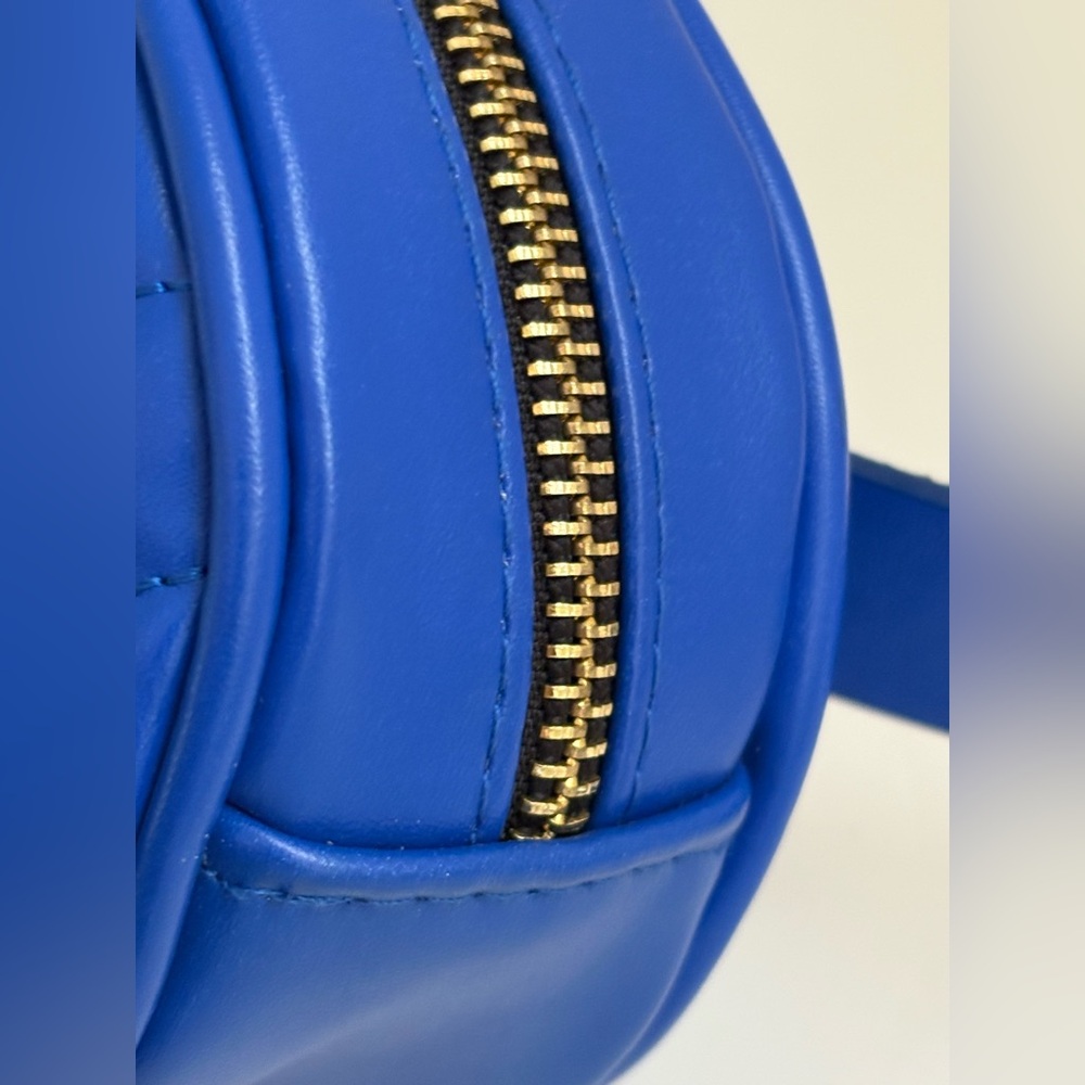 NWOT Royal Blue Quilted Women's Belt Bag with Gold Buckle. - Picture 4 of 9